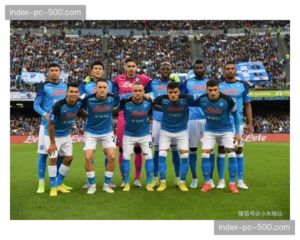 终场哨响，那不勒斯替补席上的尼日利亚小将立即与家乡拉各斯的球迷进行视频连线